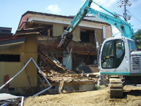 住宅解体に着手