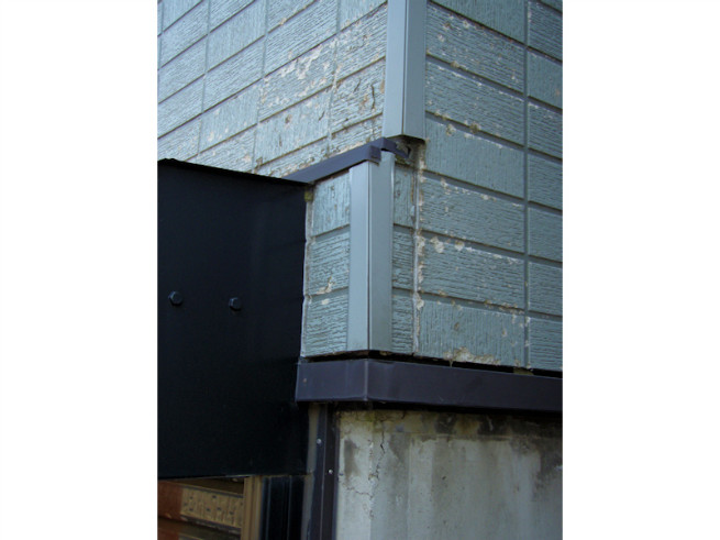 外壁の角が変形