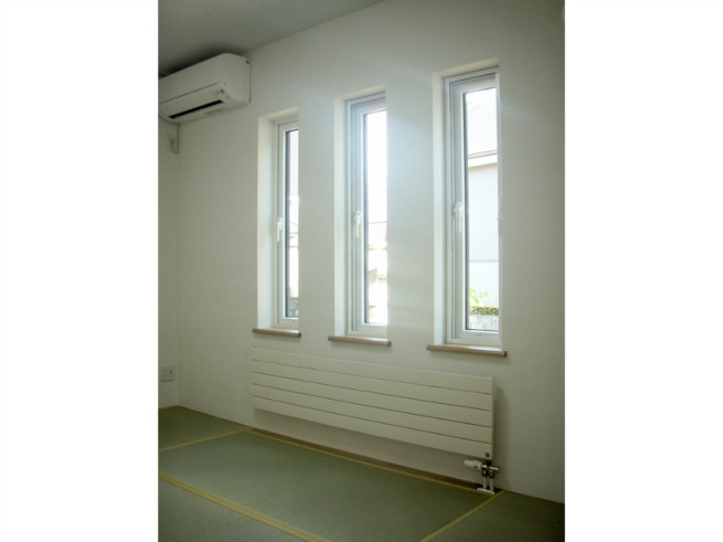 和室　窓下にパネルヒーターを設置